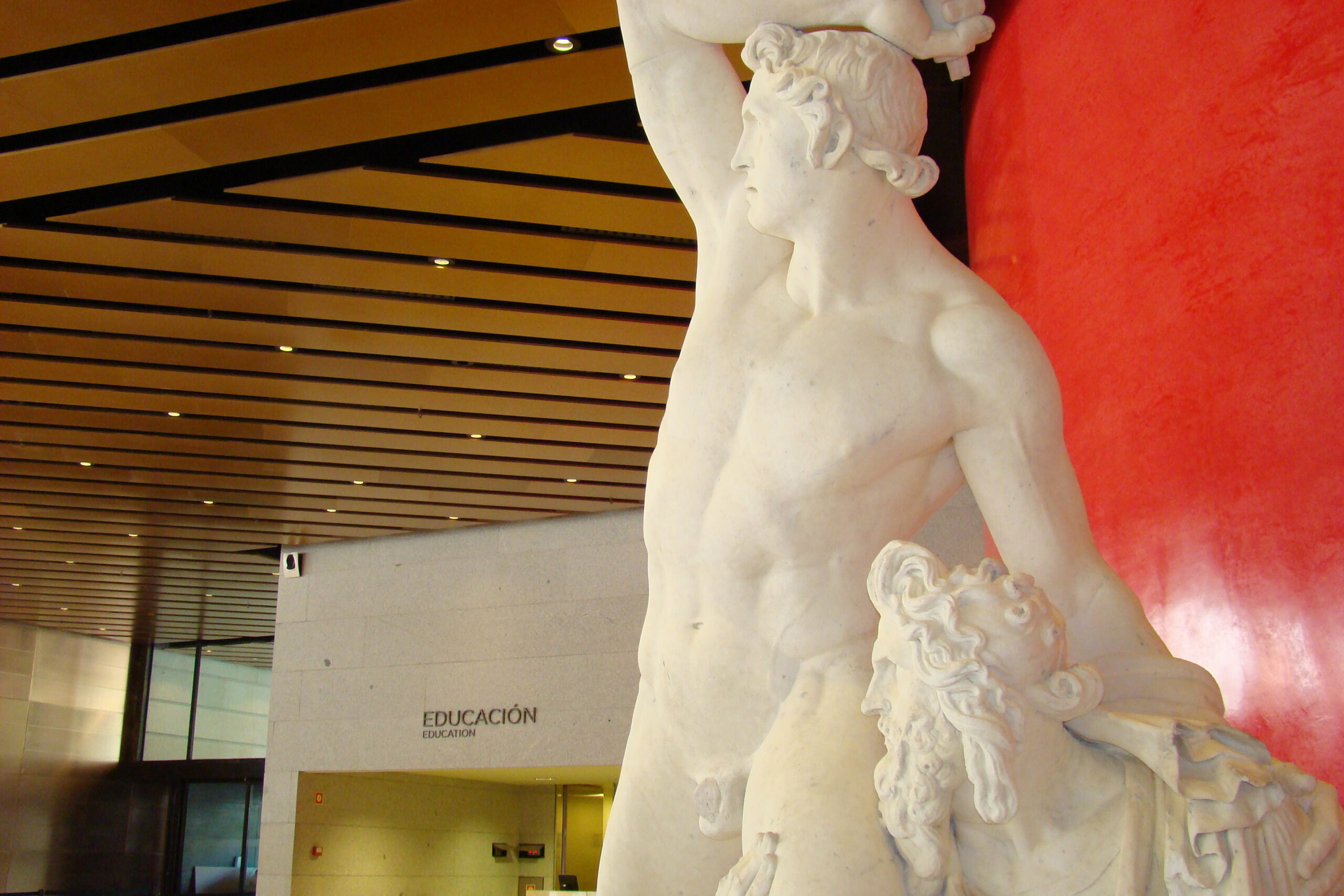 Señalización elegante en Museo del Prado, Madrid