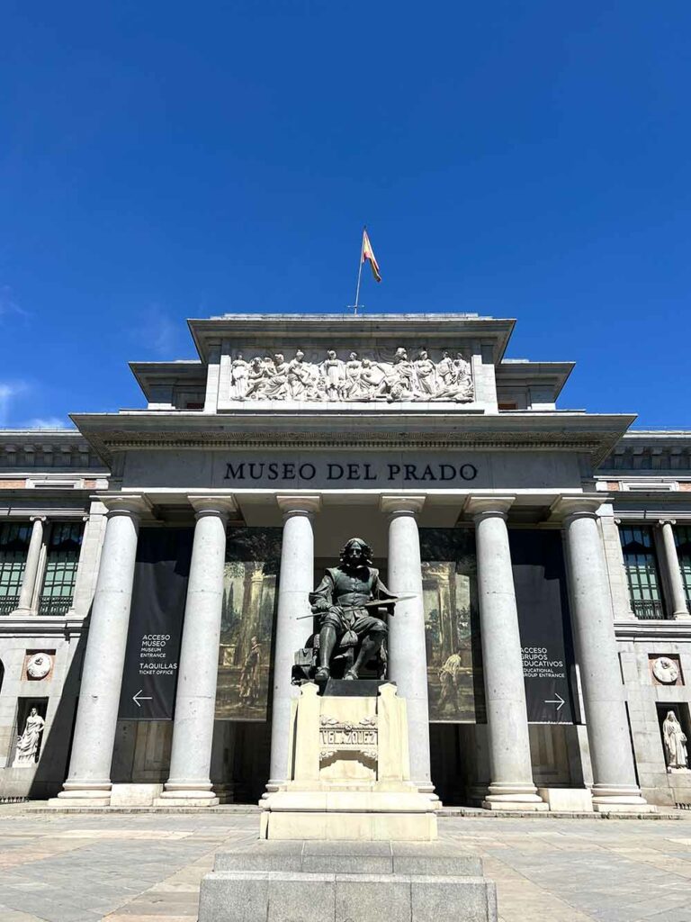 Sistema de señalización accesible y elegante en Museo del Prado, Madrid 3
