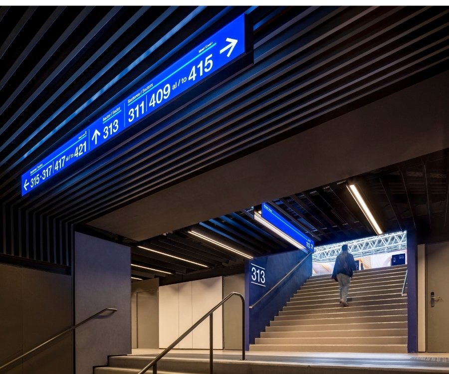 Wwyfinding en Bernabéu_Signed by Signes_Accesos